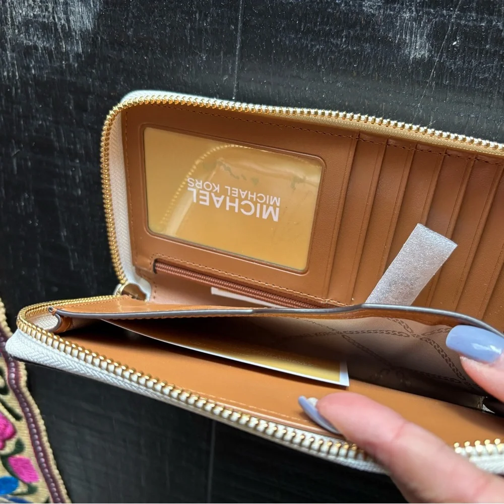 Michael Kors Jet Set Vanilla Wallet/Wristlet - Picture 7 of 8